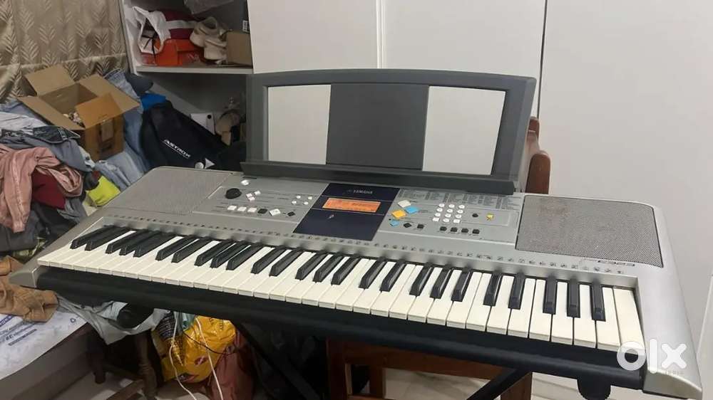 Yamaha PSR-E323 Keyboard, Stand, Power Adapter, Carry Bag (Negotiable)