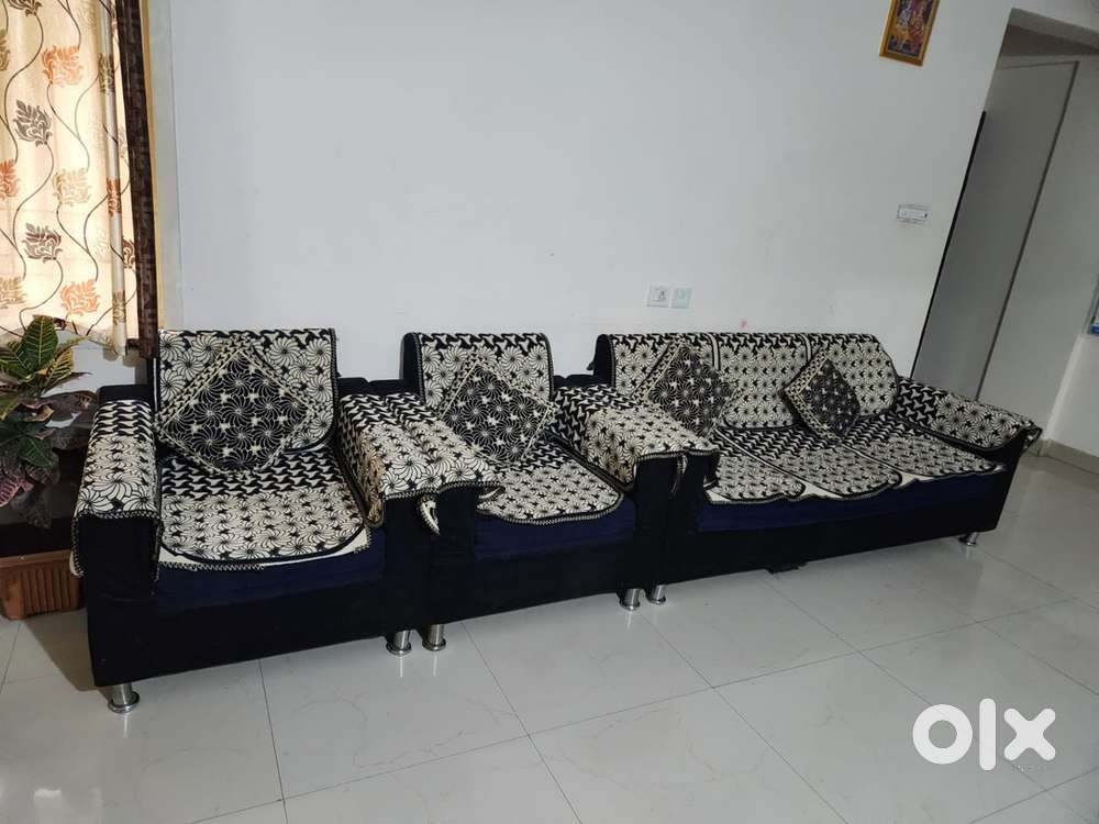 Sofa (3+1+1  seater)  5 seater
