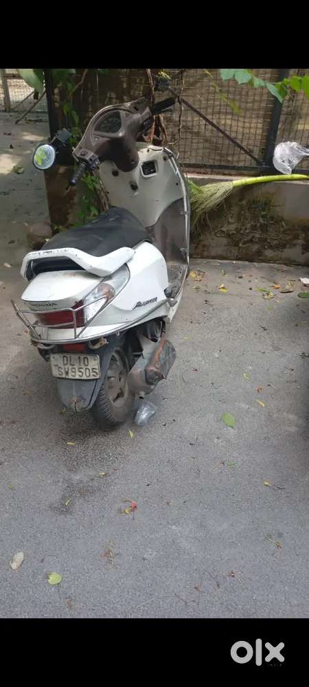 Petroleum scooty aake dekh kar jao phir price ke bare me bolna