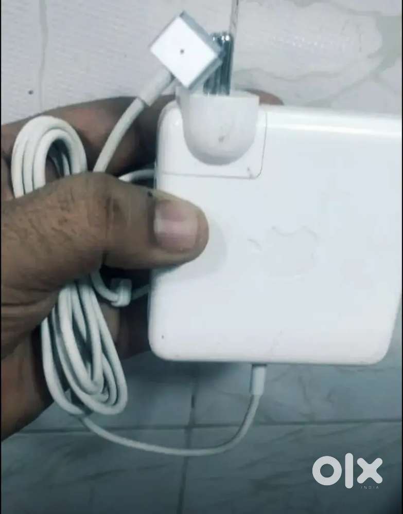 Apple macbook air charger 1500rs