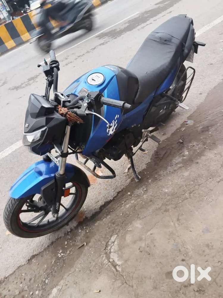 Nayee gadi leni hai
