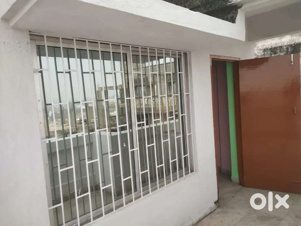 2bhk flat available in kantatoli omly family