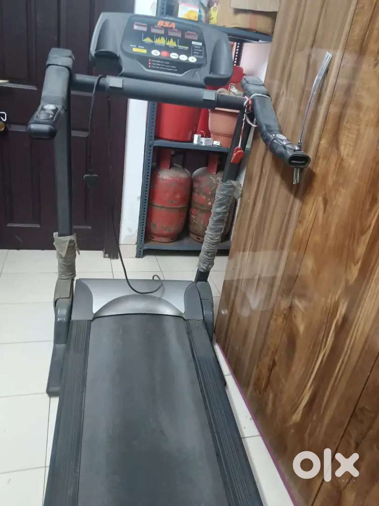 Foldable treadmil