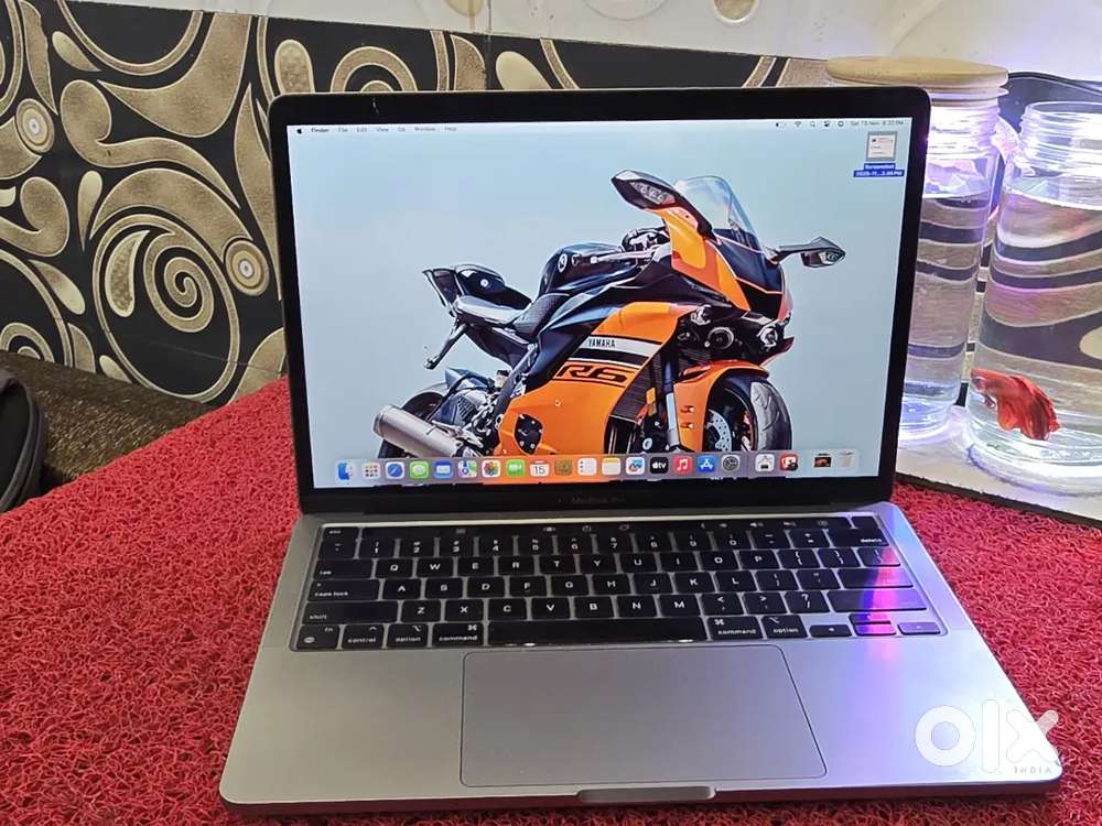 M1 Apple Macbook Pro 16gb Ram 256gb SSD Touchbar Touch ID  100% Health