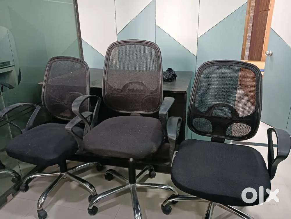Computer table & movable chair