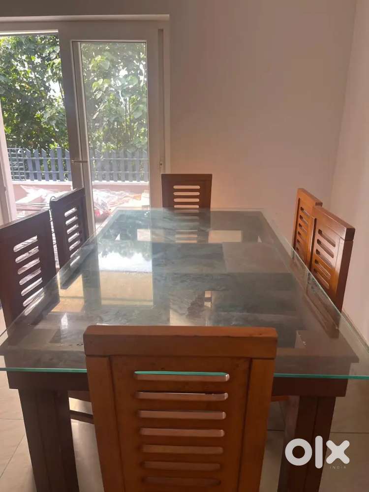 Dining table+ chairs