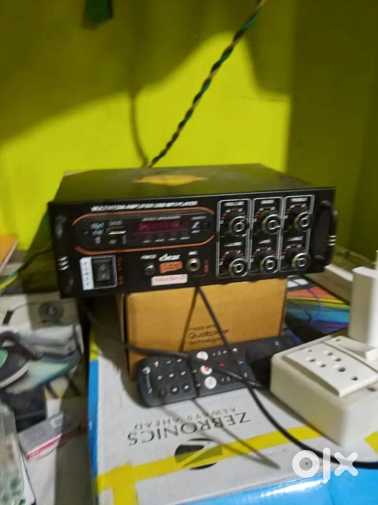 160 w amplifier and 100wsub woofer 26inch and one 8 inch speaker sub