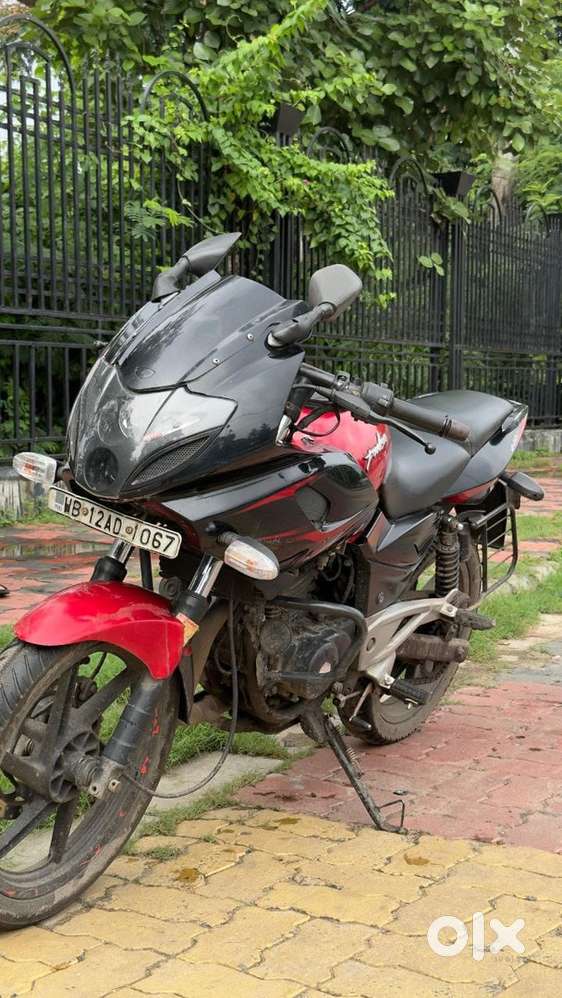 Bajaj pulsar 220f in very good condition