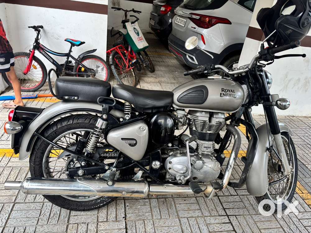 Royal Enfield classic 350 gunmetal grey