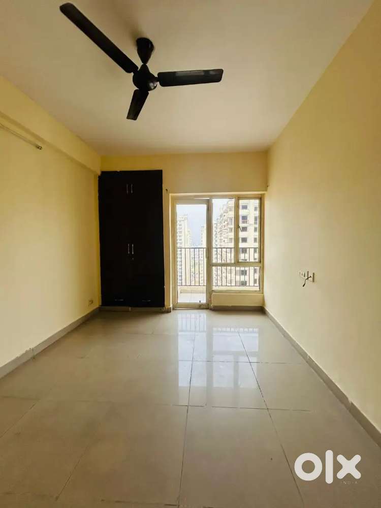 2bhk semi furnished flat available for rent in panchsheel green-2