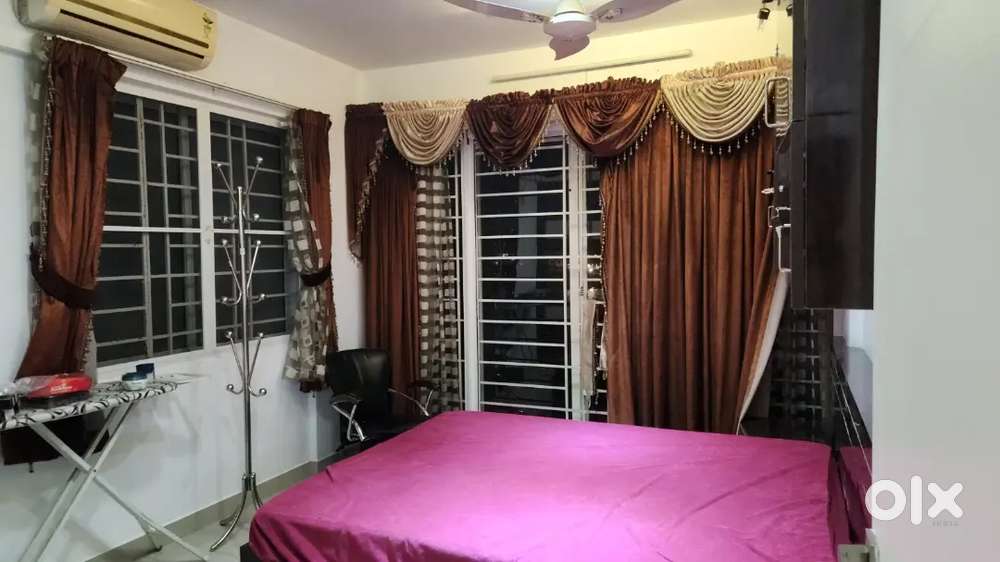 Aluva thottumugham, fully furnished flat 3bhk 3rd floor for rent.