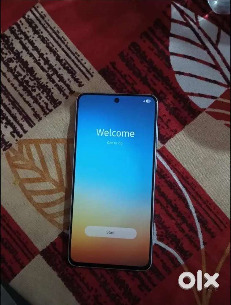 Urgent sell, Samsung galaxy s21 fe 128 GB Minor screen crack
