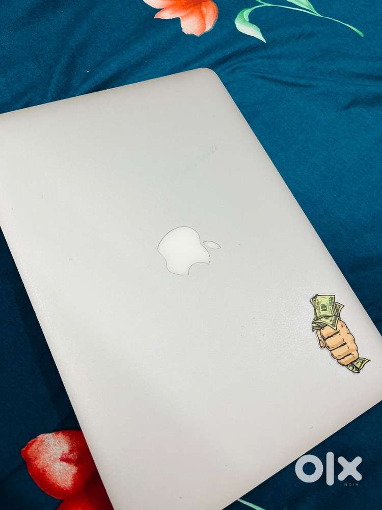 MacBook Air M1 latest model with original parts and best condition