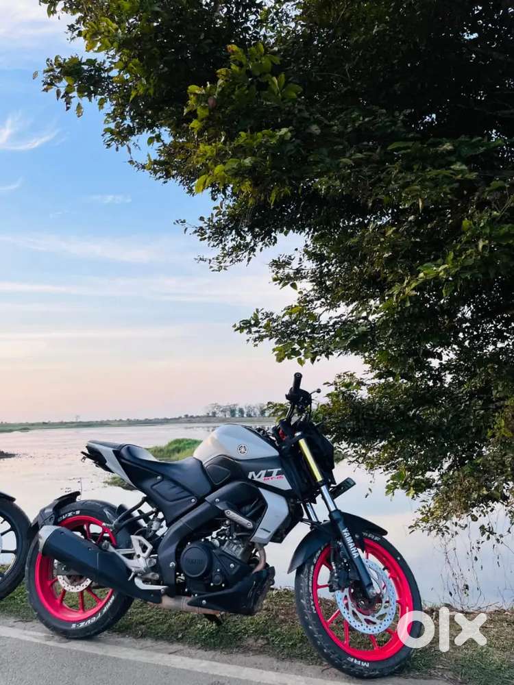 Mt 15 bs6 Mettelic White colour well maintained engine sealed