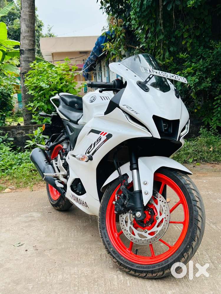 Yamaha R15 v4