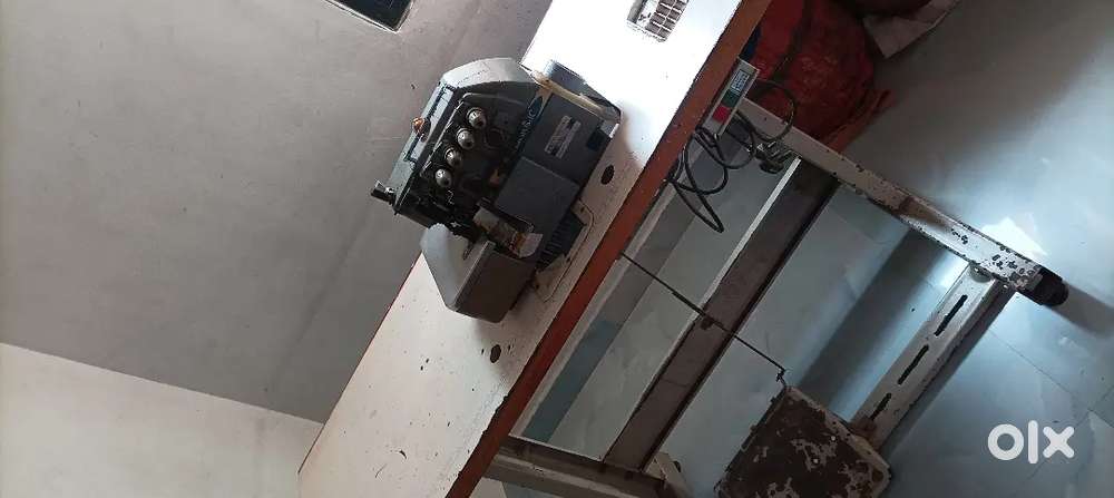 Overlock sewing machine for sell -excellent condition