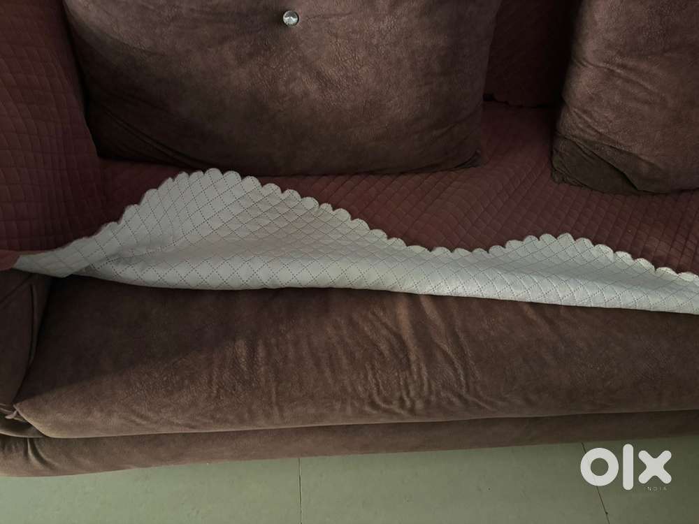 3+2 sofa set with mint condition