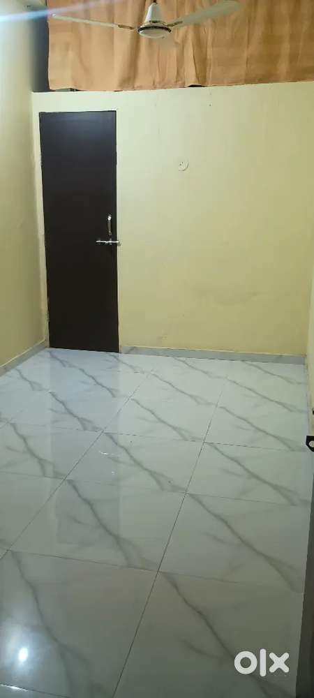 Single room for rent including bathroom.