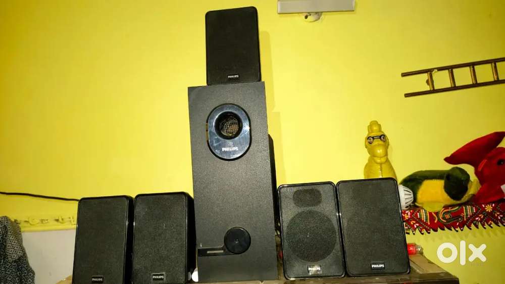 Phillips 5.1 music system. Fully working
