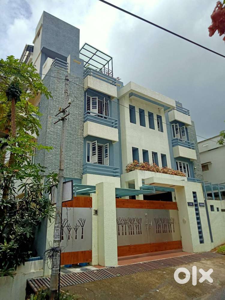 For Ladies Single room/ double    CUSAT metro  Changampuzha Nagar