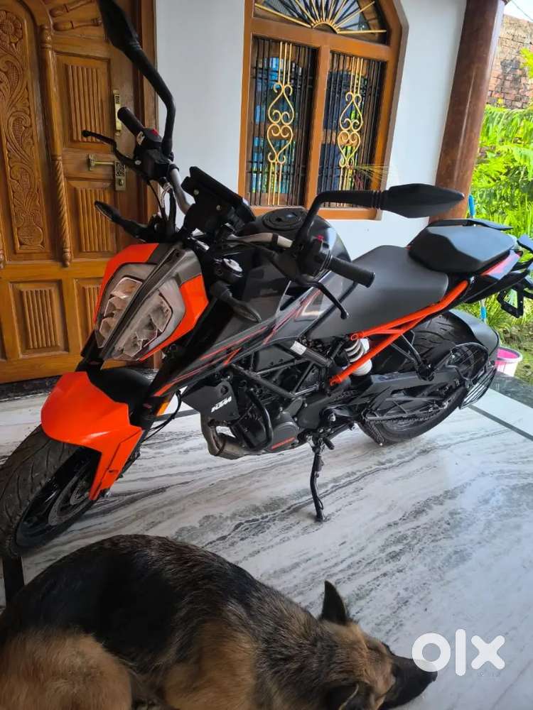 Brand new bike urgent to sell only 700km driven
