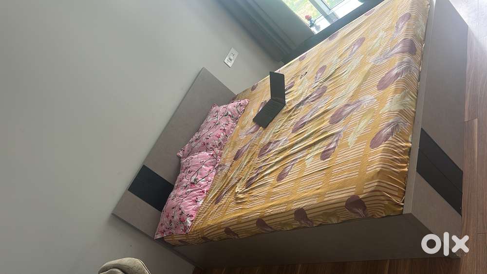 Set of two beds