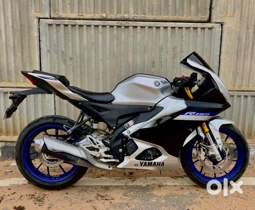 Yamaha R15 M
