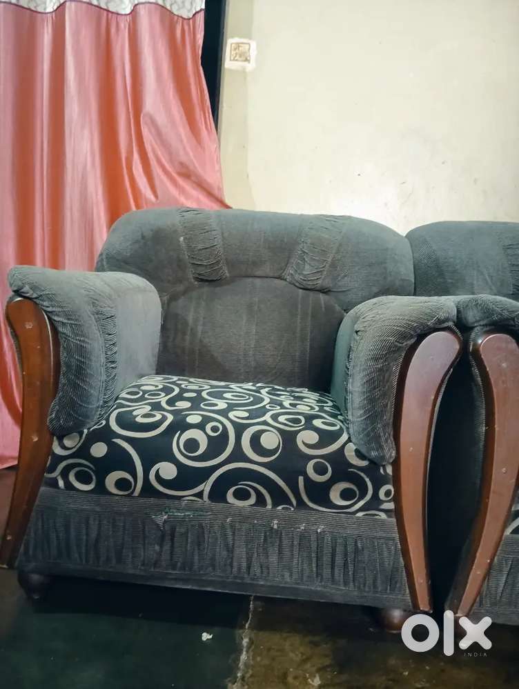 A very good condition sofa of teak wood(sahgon ka lakadi),very strong