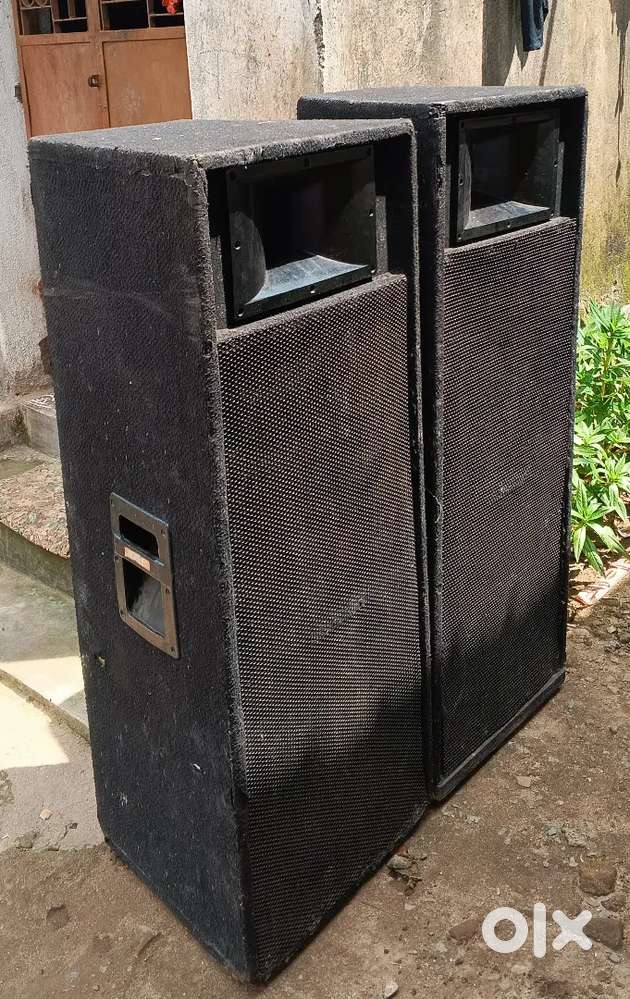 Selling 2 15 sound box and stranger 501amplifier