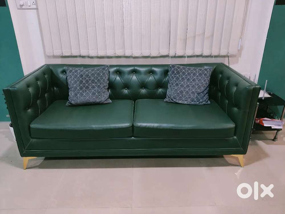 Premium Quality Complete Set 5 Seater Sofa, Table and also floor Mat