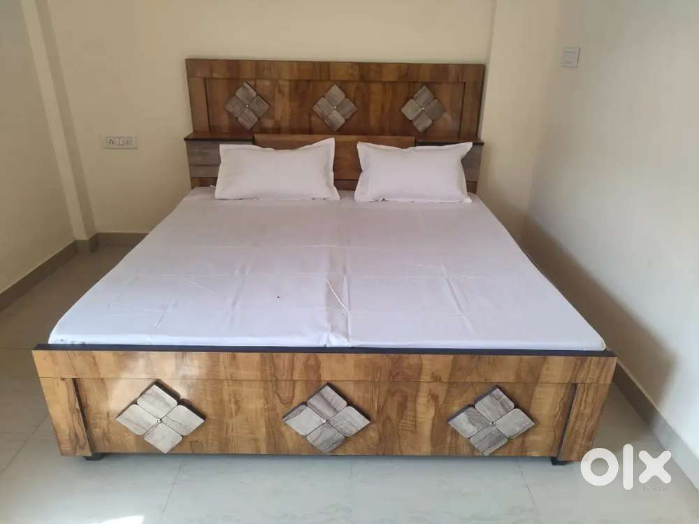 PG Near Coching Hub Including Food