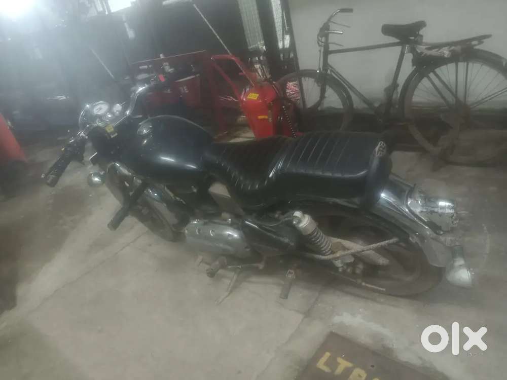 Only RC hai Delhi number good condition hai new hed lightnew indicator