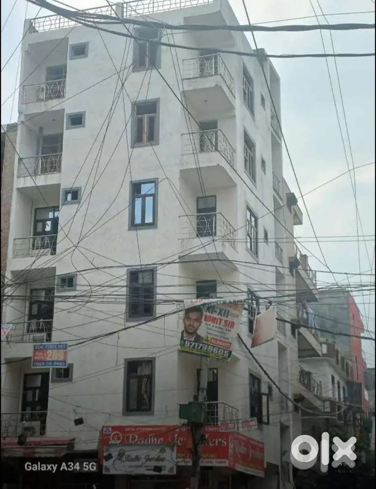 Sharing room No light no fan no lift no car parking