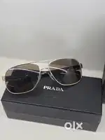 PRADA SUN GLASSES