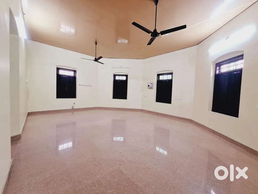 At sasthamangalam spacious traditional commercial space for rent