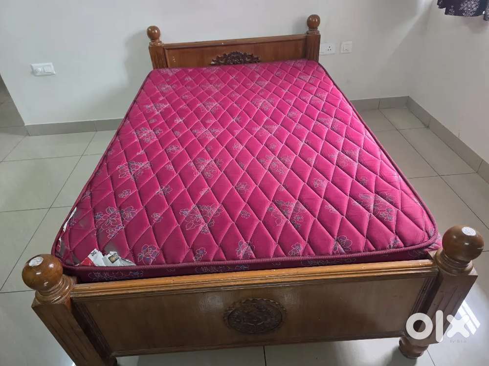 Teak wood bed