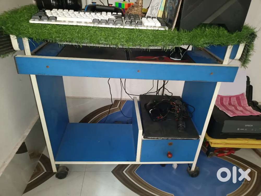 Computer Table at 4k