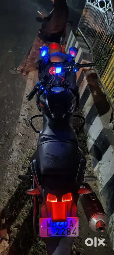 BAJAJ PULSAR 220 F