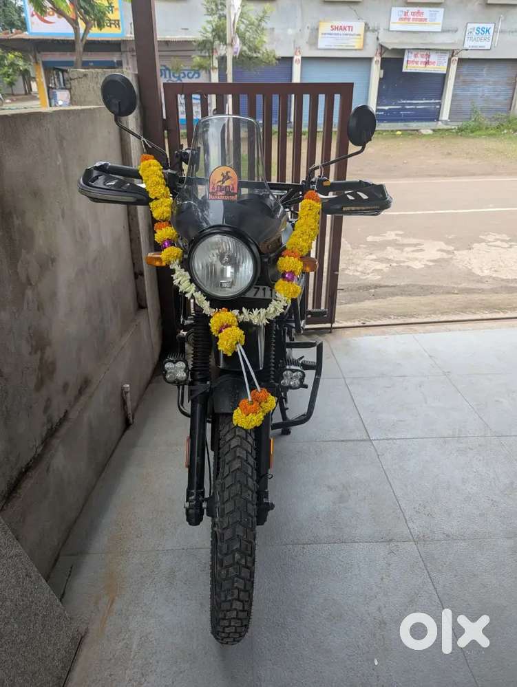 Himalayan 411 Black colour