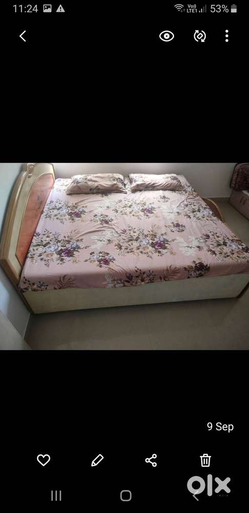 King size bed with mattress
