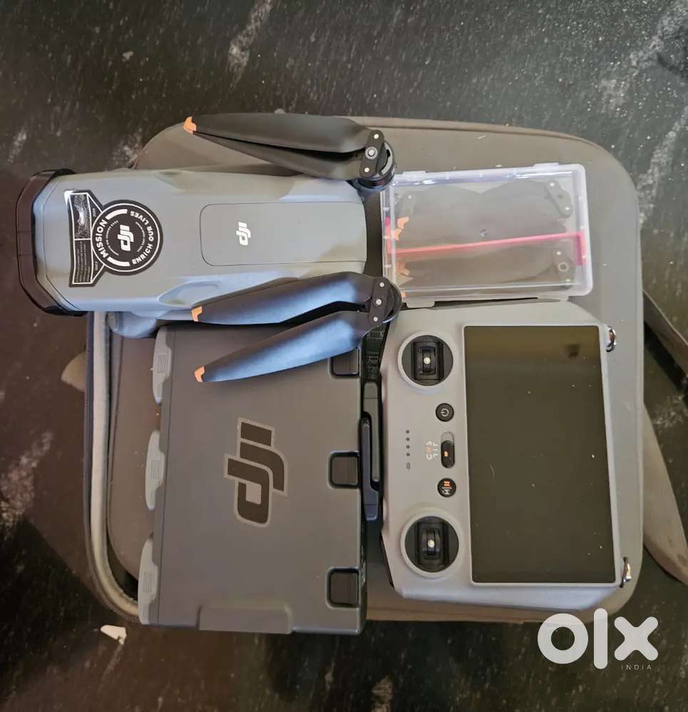 Urgent sale dji air 3 fly more combo