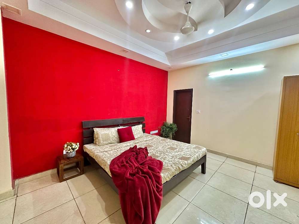 Luxury Room @₹599 Near Rajiv Chowk, Gurgaon  Clean & Comfortable Stay