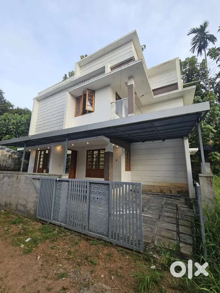 AFFORDABLE 3BHK HOUSE FOR SALE AT ALUVA CHOONDY EDATHALA