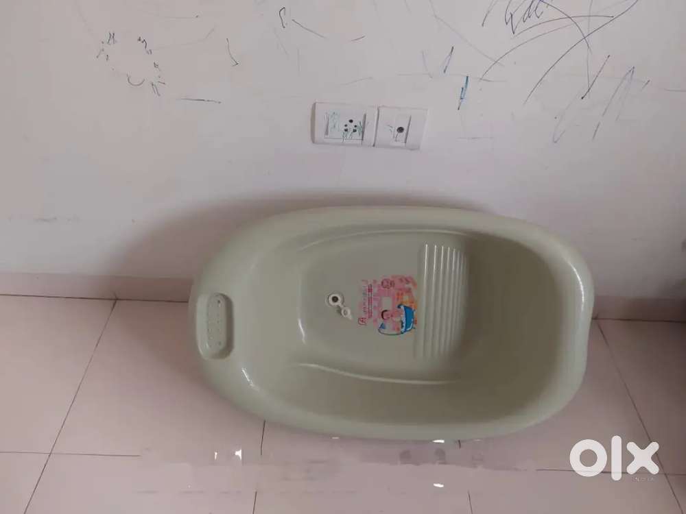 Baby bath tub