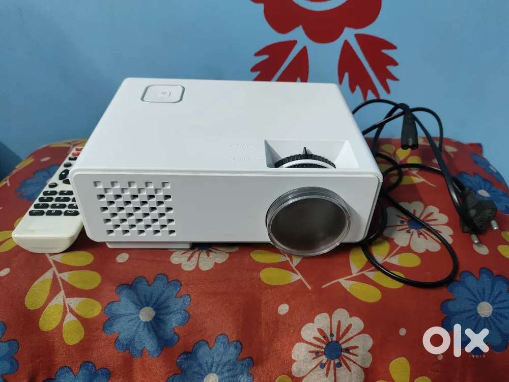 LED PROJECTOR