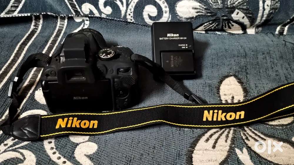 Nikon d 5200 with kit lence