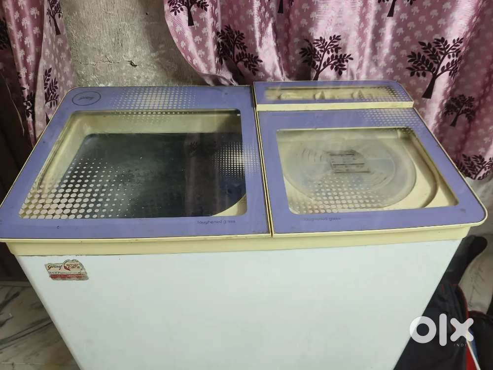 Godrej WS 800 PDS Semi-automatic Top-loading Washing Machine.