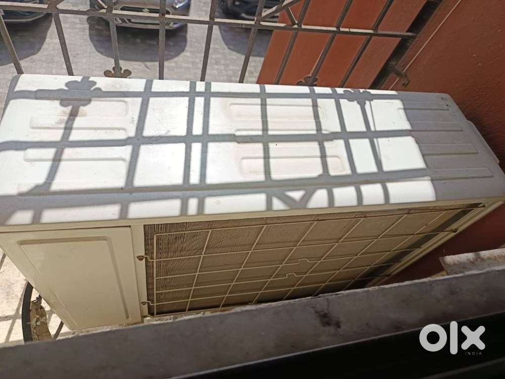 Fully working condition ONIDA 1 Ton Split AC@ 9999 only.