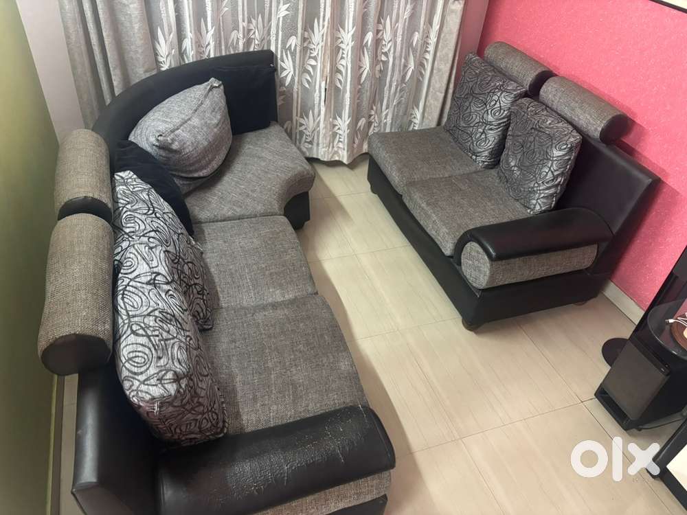 L shaped sofa set with cushions excellent condition