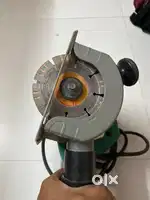 Wall cutting machine